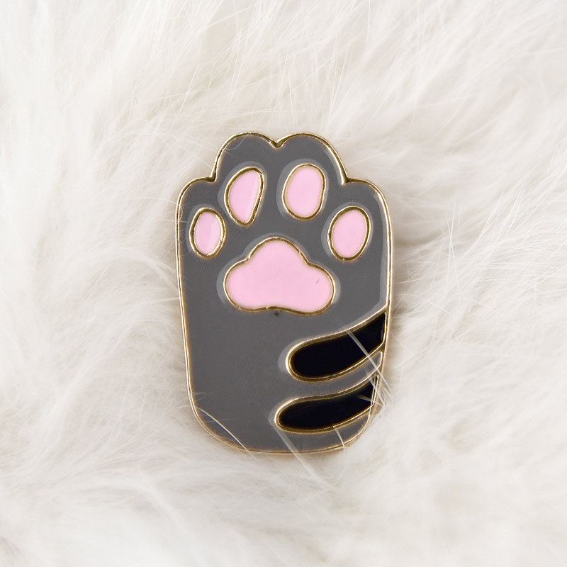Enamel pin Tabby paw with pink beans