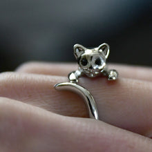 Load image into Gallery viewer, Silver colored finger ring, CAT hugging your finger