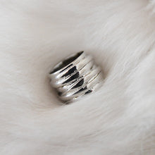 Load image into Gallery viewer, Platinum finger ring, STRAW